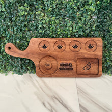 Cargar imagen en el visor de la galería, Tabla Tequilera Mezcalera Con Mango - Madera de Parota
