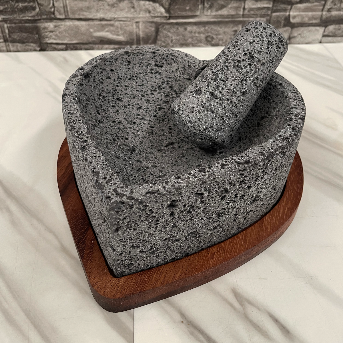 Remate- Molcajete en Forma de Corazón de Piedra Volcanica