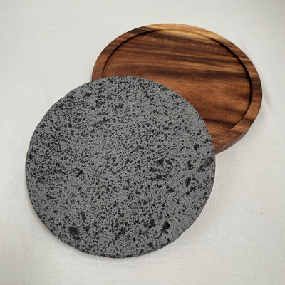 Plato de Piedra Volcánica Circular con Base