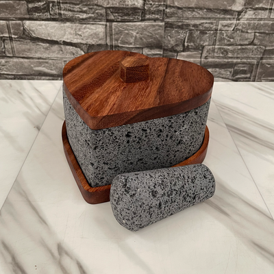 Remate- Molcajete en Forma de Corazón de Piedra Volcanica