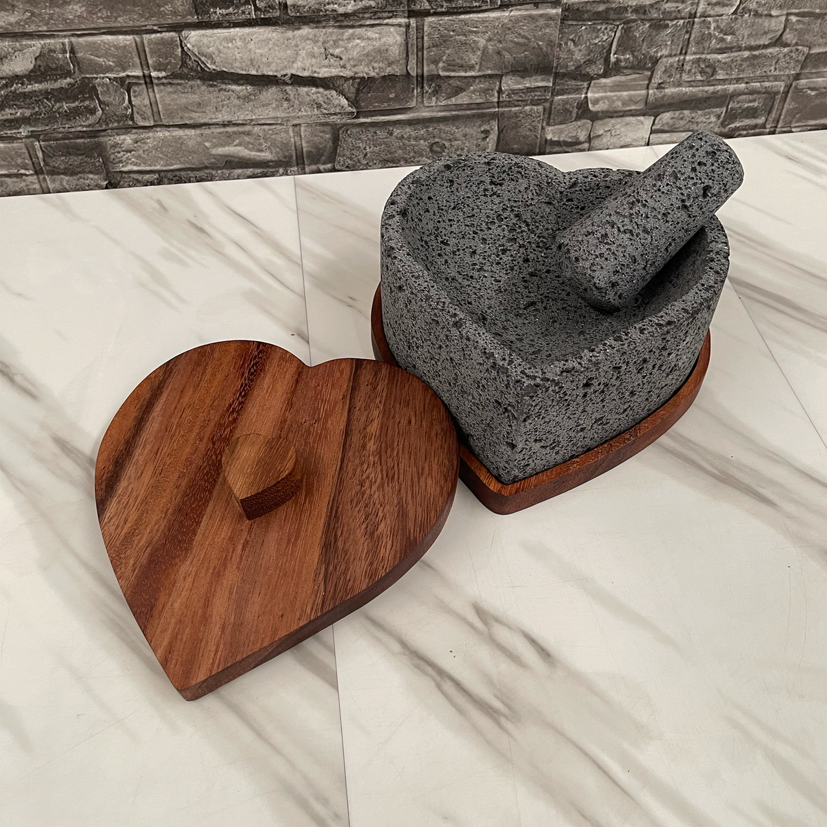 Remate- Molcajete en Forma de Corazón de Piedra Volcanica