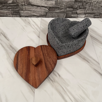 Remate- Molcajete en Forma de Corazón de Piedra Volcanica