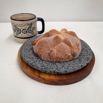 Plato de Piedra Volcánica Circular con Base