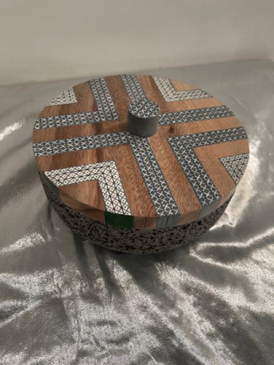 Tortillero De Piedra Volcánica Con Tapa de Madera de Parota Pintada a Mano - Tlahuanoni (Modelo A)