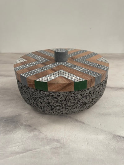 Tortillero De Piedra Volcánica Con Tapa de Madera de Parota Pintada a Mano - Tlahuanoni (Modelo A)