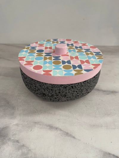 Tortillero De Piedra Volcánica Con Tapa de Madera de Parota Pintada a Mano - Tlahuanoni (Modelo C)