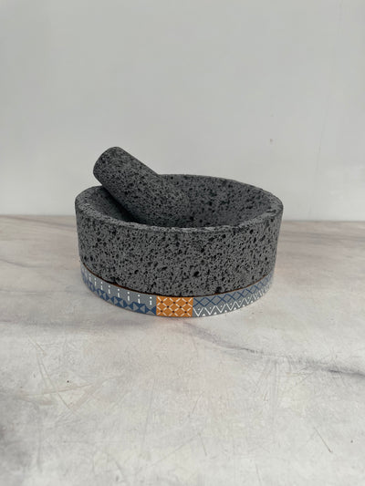 Molcajete de Piedra Volcánica con Base Pintada a Mano - Calli 8" (Modelo D)
