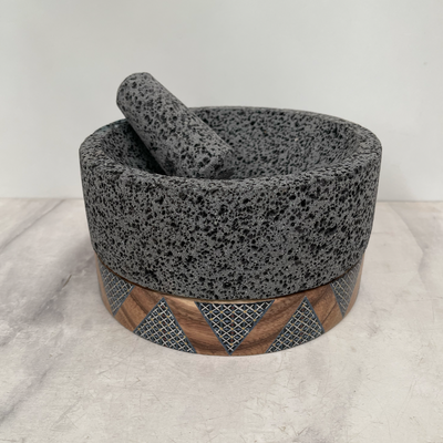 Molcajete de Piedra Volcánica con Base Pintada a Mano (Grande) - Calli 8" (Modelo E)