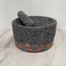 Cargar imagen en el visor de la galería, Molcajete de Piedra Volcánica con Base Pintada a Mano (Grande) - Calli 8&quot; (Modelo E)
