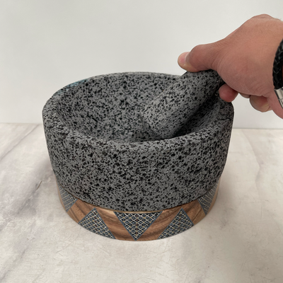 Molcajete de Piedra Volcánica con Base Pintada a Mano (Grande) - Calli 8" (Modelo E)