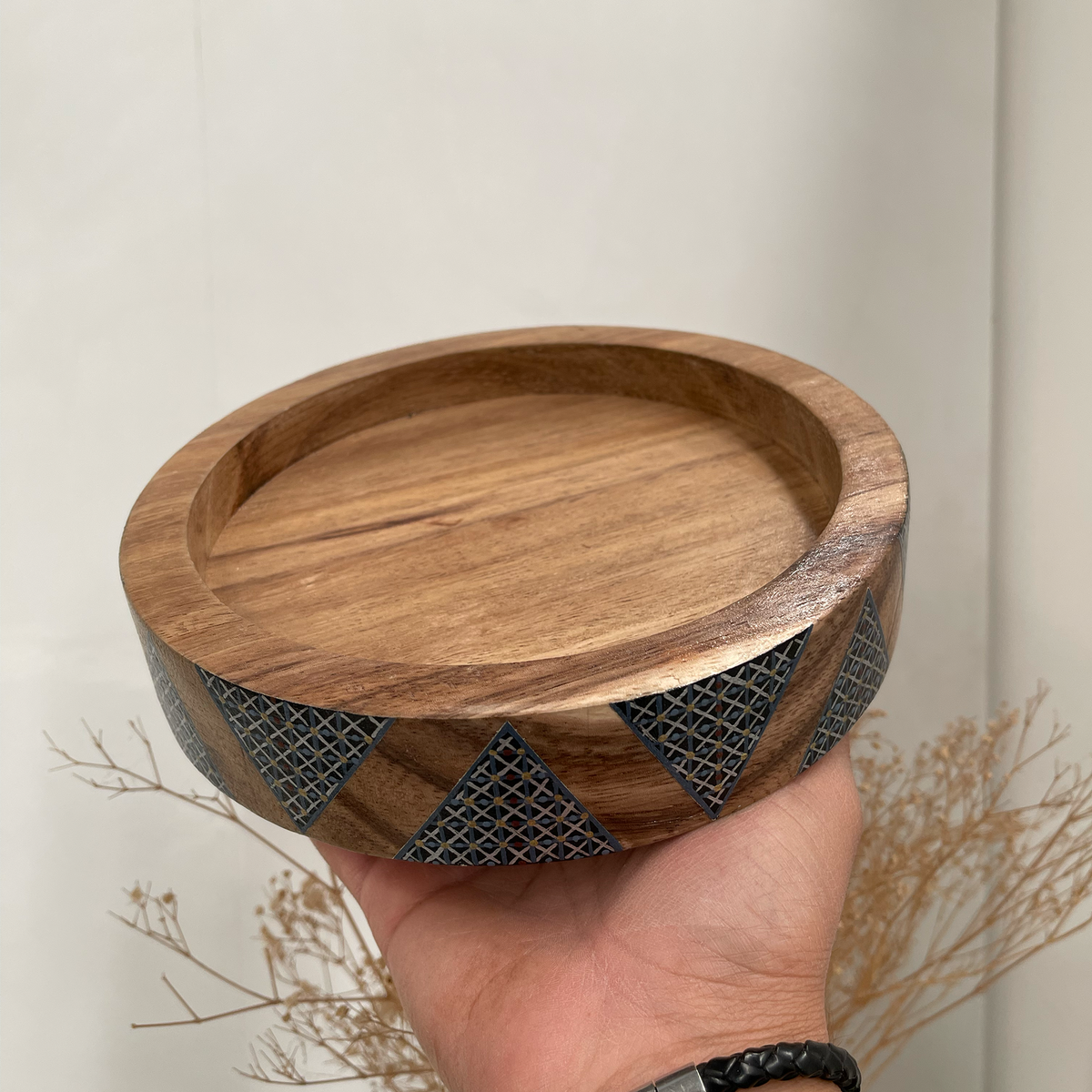 Molcajete de Piedra Volcánica con Base Pintada a Mano (Grande) - Calli 8" (Modelo E)