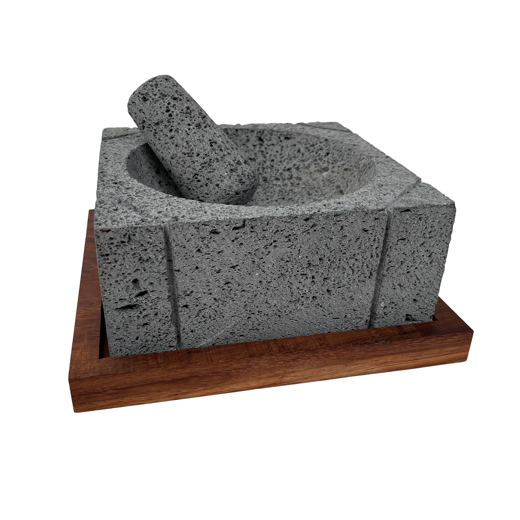 Molcajete Cuadrado 20x20cms Piedra Volcanica con Base de Parota - Tlanihuic